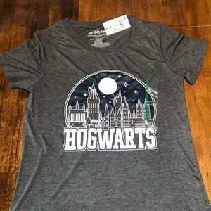 Harry Potter Hogwart’s Shirt Adult Medium, NWT